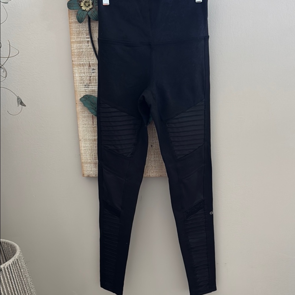 ALO Yoga High Waist Moto Black Glossy  Leggings size small pre owned